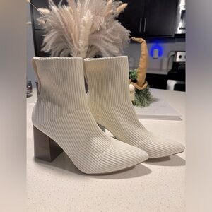 Chic Ribbed Knit Ankle Boots - Cream